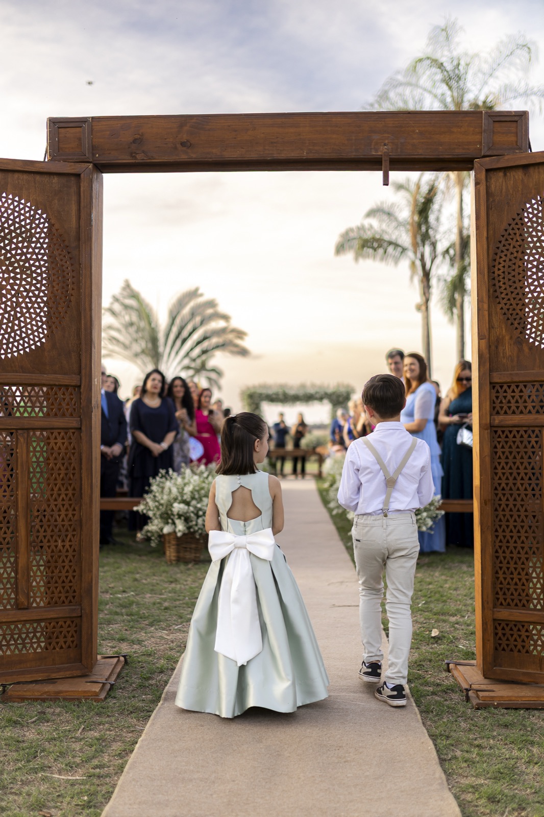 Detalhe emocionado da noiva no dia do casamento